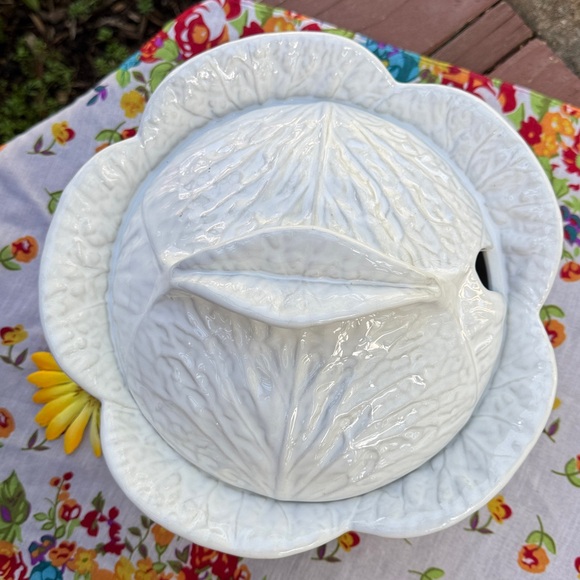 🩷 Cabbage White; Popular Style Ceramic Soup Tureen w/Lid & Ladle; Great Price! - Picture 8 of 13